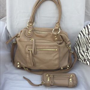 Linea Pelle Dylan medium tote with crossbody strap